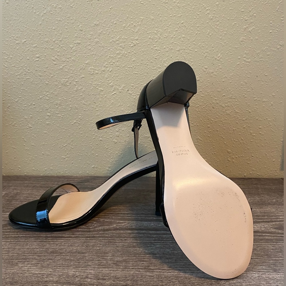 Stuart Weitzman black patent leather block heel NEARLYNUDE sandals. - Picture 5 of 5
